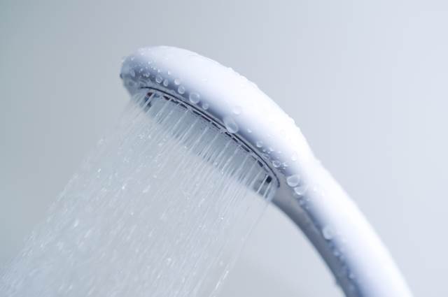 年間の水道料金節約額を予測する「シャワーヘッド節水効果予測アプリ」