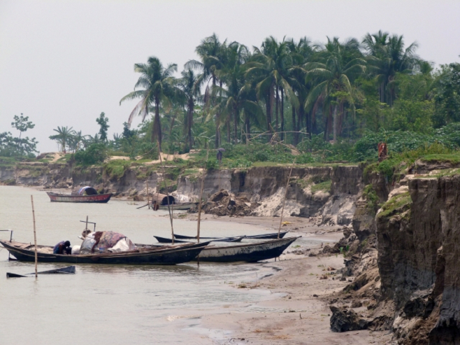 バングラデシュの海沿いの地域の水は海水混じり？