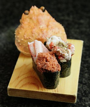 金沢まいもん寿司の「香箱がに」