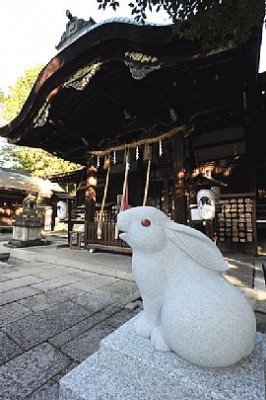 岡崎神社の「招き兎」