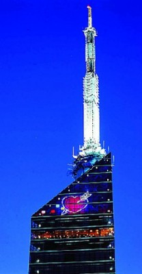 福岡タワーの「ラブイルミネーション」