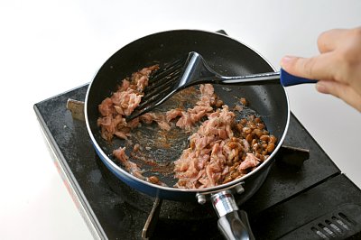 ツナ納豆卵とじ丼の作り方1