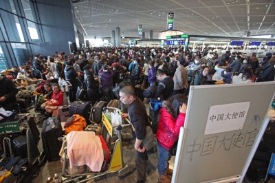 成田空港に中国人が殺到