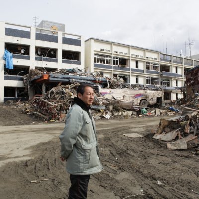 妻が行方不明の戸羽・陸前高田市長（元市庁舎前で）