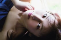 ベアトップ姿の矢田亜希子32歳　“魅せる瞳”を撮り下ろし