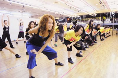 祭りに向けて特訓中の福島のダンスチーム