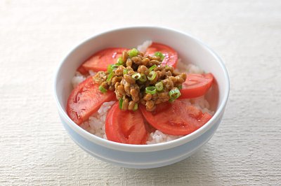 トマトオリーブオイル納豆丼