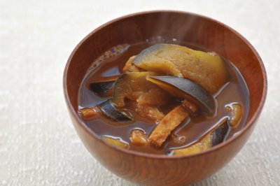 名古屋風赤味噌のなすと油揚げの味噌汁