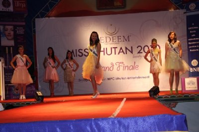 ミスコンは2010年度も開催された（首都・ティンプーにて）