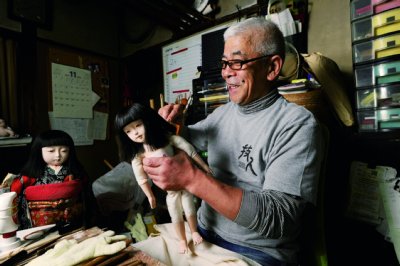 市松人形をつくる藤村光環さん