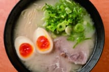 福岡駅行列ラーメン店 10時間煮込んだスープで長浜屋台の味