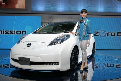 日産 LEAF NISMO CONCEPTと星野悠紀さん（24）