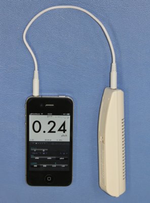 iPhoneに接続するタイプの「ガイガーFUKUSHIMA」