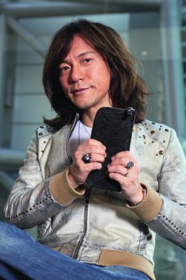 ロックンローラーなら革ジャンだけでなく革財布にもこだわりたい