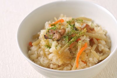 「きんぴらごぼうと焼きとり」で炊き込みごはん