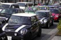 東京・表参道周辺に集結したMINI