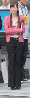 お嬢様風のファッションに身を包んだ皆藤愛子アナ