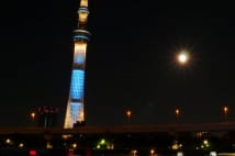隅田川にLEDライト10万個の「東京ホタル」 逆流の危機あった