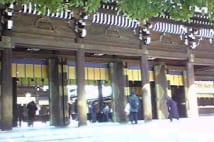 明治神宮に現れたゴム人間(提供:山口敏太郎)