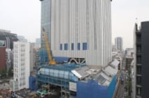 建て替え工事が進む歌舞伎座　屋上に無料開放の和風庭園計画