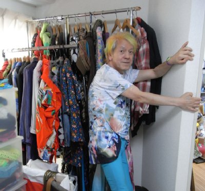 志茂田景樹氏はワードローブの一部も披露