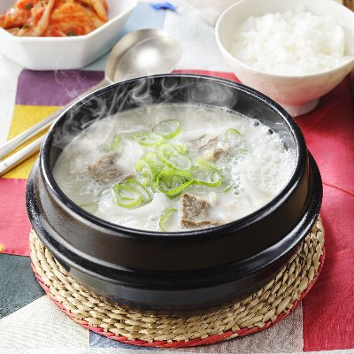 乳白色の優しいスープ　「韓国チゲの素　ソルロンタン風」の調理例
