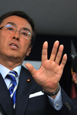 石原伸晃氏の手相は？