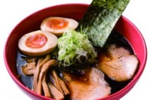 ラーメンショー3年連続No.1 黒いラーメン「富山ブラック」