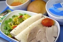 機内食 機上で舌の機能が低下することまで計算して調理する