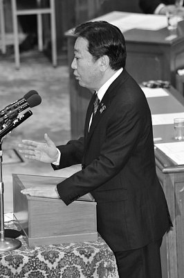 14日、衆院解散を表明した野田首相