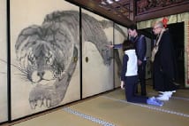 猫のような可愛い虎の絵を観に芥川賞作家「大人の修学旅行」へ