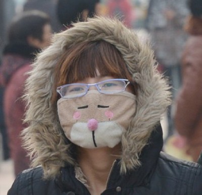 大気汚染深刻な北京ではマスク姿が目につく