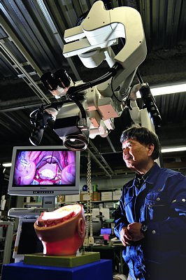 「脳外科手術用顕微鏡スタンド」の三鷹光器の中村勝重社長