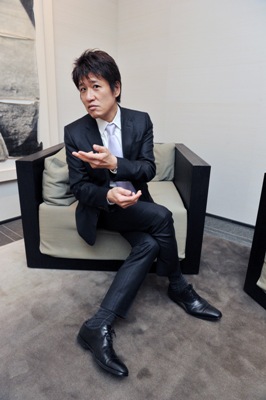 林修先生に「いつやるか？今でしょ」のポーズをとってもらいました