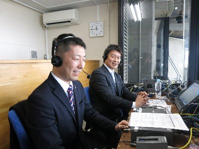 J SPORTSラグビー中継の実況をする住田洋さん（左）と解説の中瀬真広さん