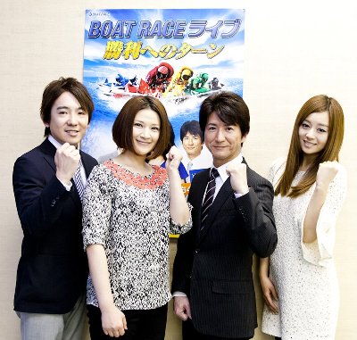 左から司会の堂前さん・島崎さん、解説の秋山さん、準レギュラーの夏川純さん