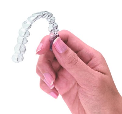 インビザ矯正のマウスピースは無色透明なので着けているのを気づかれない