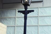 銀座で見つけた古いもの 明治7年設置ガス灯や京橋の親柱等
