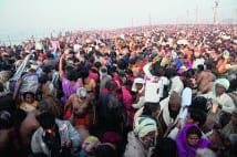 世界最大のヒンドゥー教祭典 3000万人来た日は50人圧死した