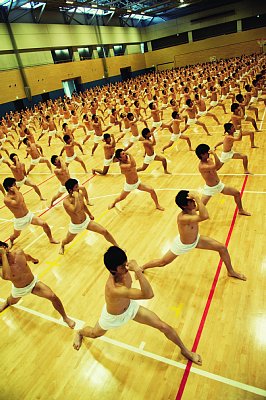 日体大の伝統的応援スタイル「エッサッサ」の練習風景