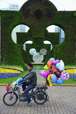 上海の公園のモニュメントはミッキーマウスを意識？