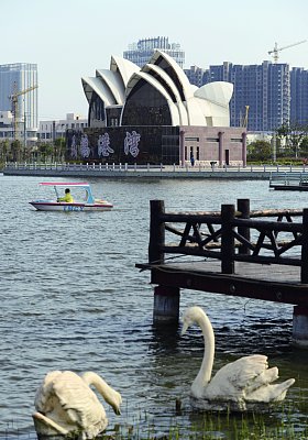 オペラハウスそっくりの建物が中国にあった