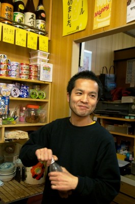 「残業上がりの常連さんのために閉店10時半と遅くしています」2代目・高野浩さん