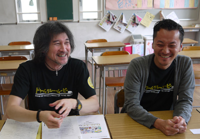 トヨタマーケティングジャパン・片岡史憲氏（左）と映像クリエイター・田中裕介氏（右）