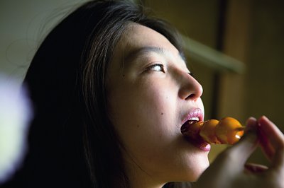 謎の、謎の美女YURIちゃん