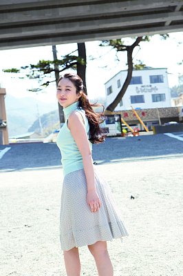 謎の、謎の美女、YURI