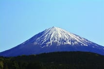 富士山の絵　静岡県富士宮市の子供たちは「尖った山」を描く