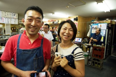 店内はまるで学生街の定食屋さん。面倒見のいい中島夫婦