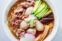 冷やしラーメン発祥地・山形県では郷土料理の芋煮とコラボも
