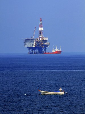 メタンハイドレートで注目される海洋油ガス田